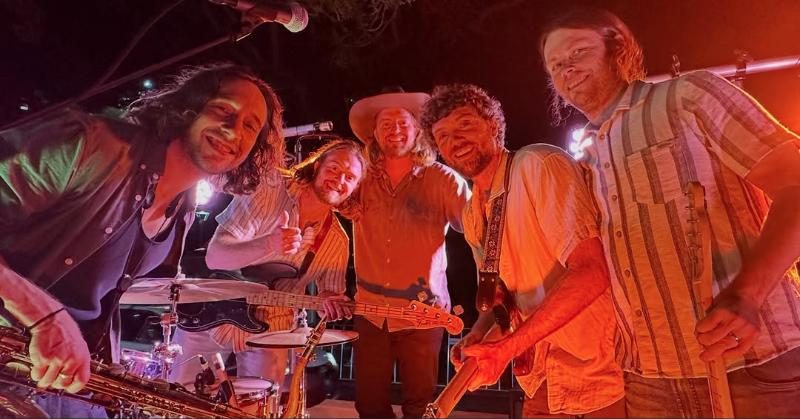 Hot Minute on stage