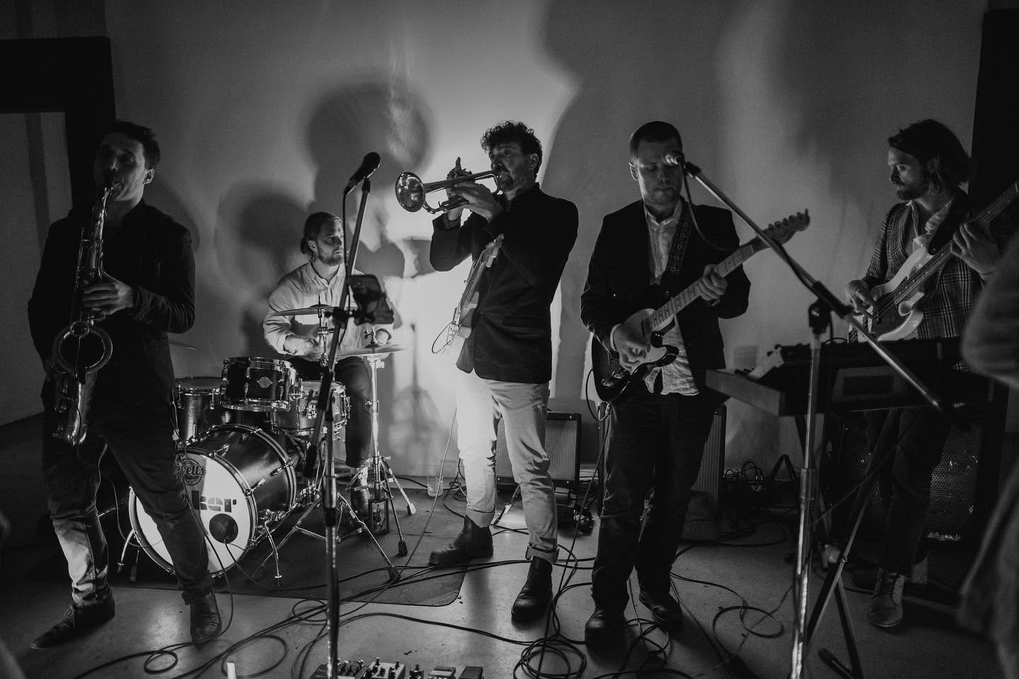 Hot Minute performing live with trumpet, saxophone, guitars and drums